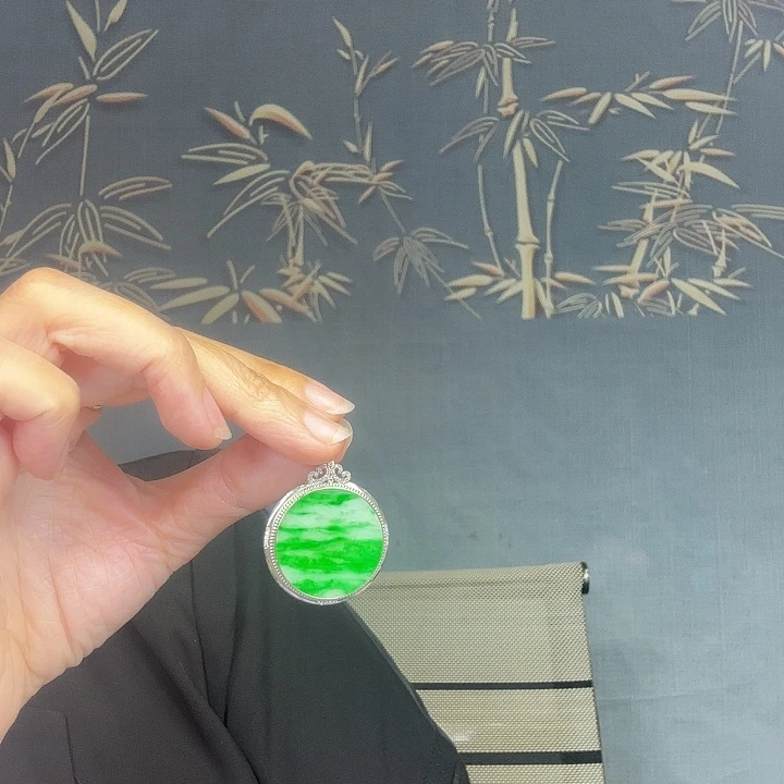 想***雪翡翠18K金镶嵌吊坠(不含链)特价