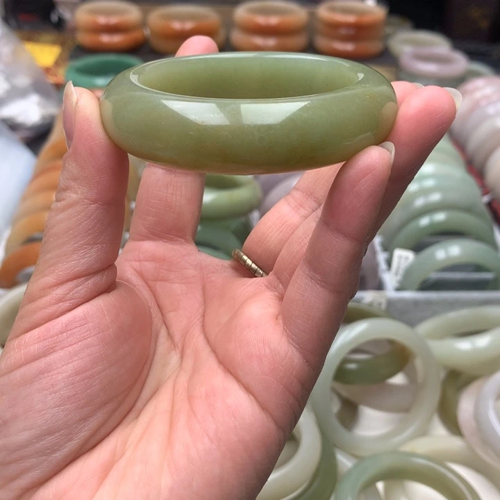 石英质玉（佘太翠）未镶嵌手镯52.5