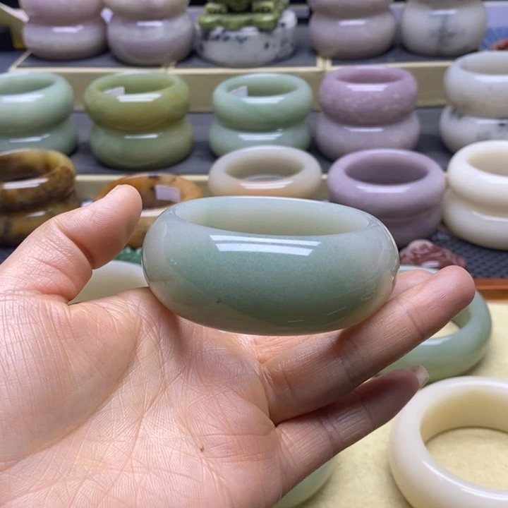 石英质玉未镶嵌手镯