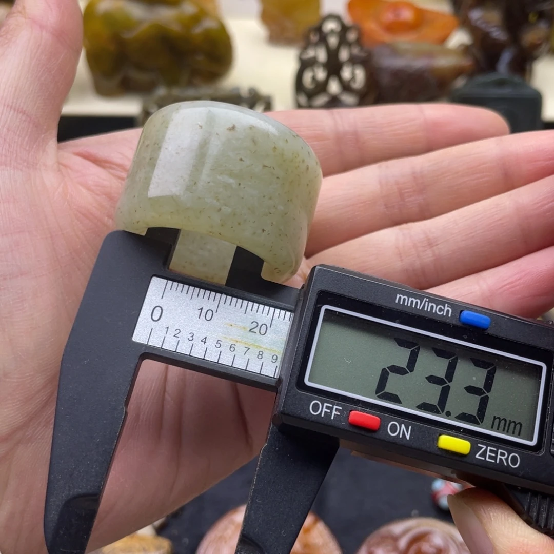 未镶嵌蛇纹石玉颈饰79