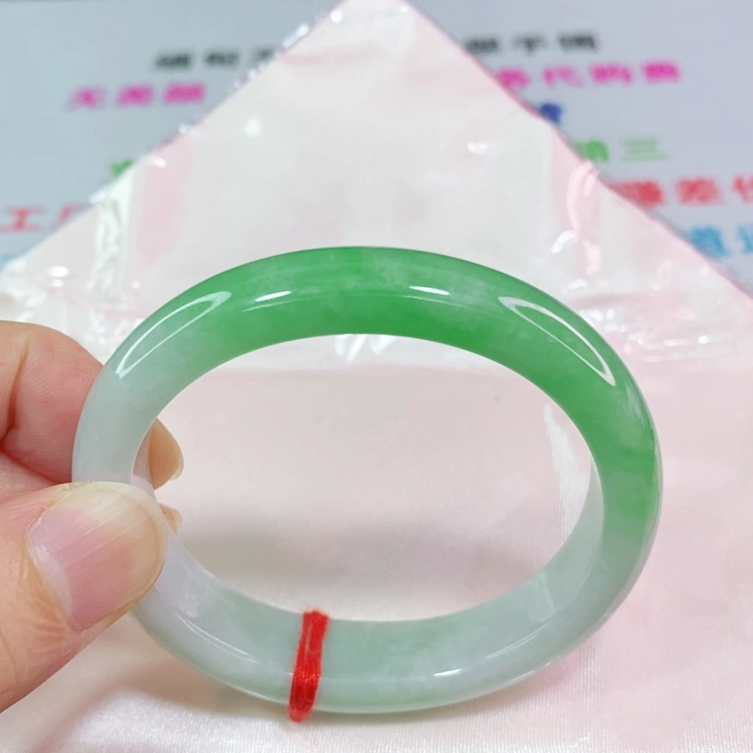 翡翠手镯未镶嵌s****s53.2圈口贵妃