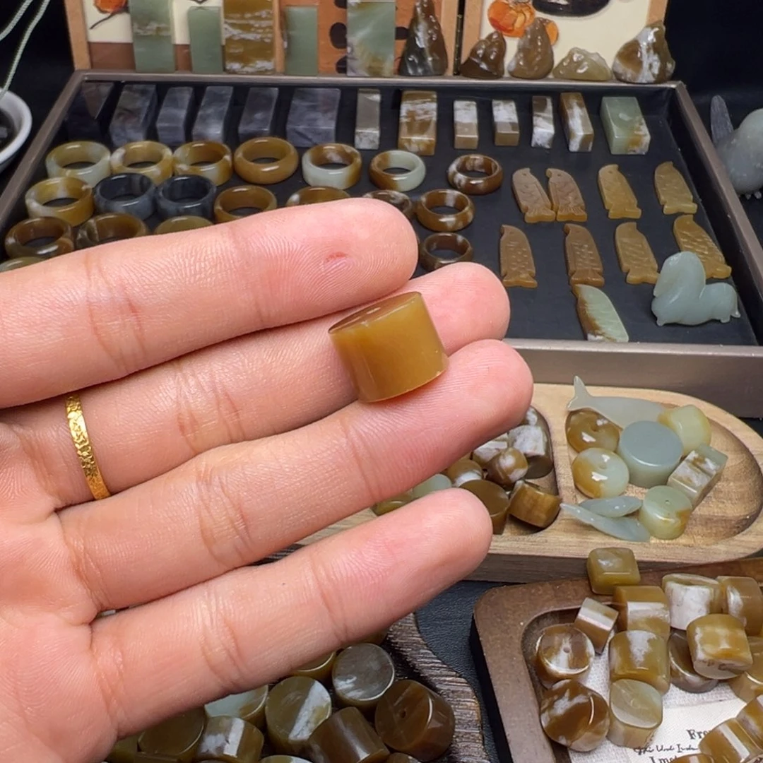 富***玉和田玉（糖玉）未镶嵌珠宝奇石墩子14