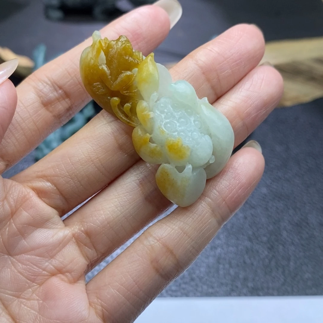 定制翡翠未镶嵌荷花