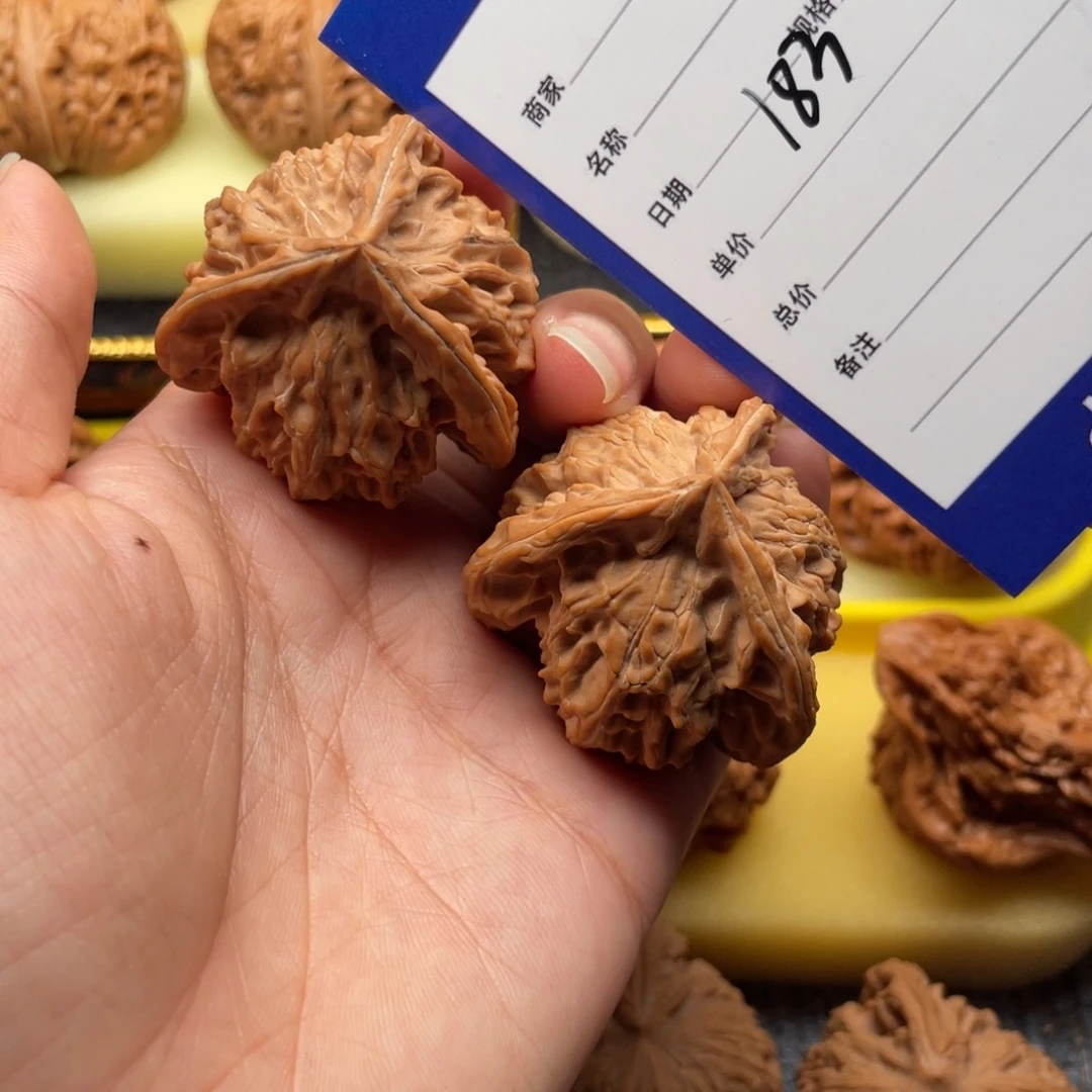 刘***)文玩核桃吊坠183号40盘山