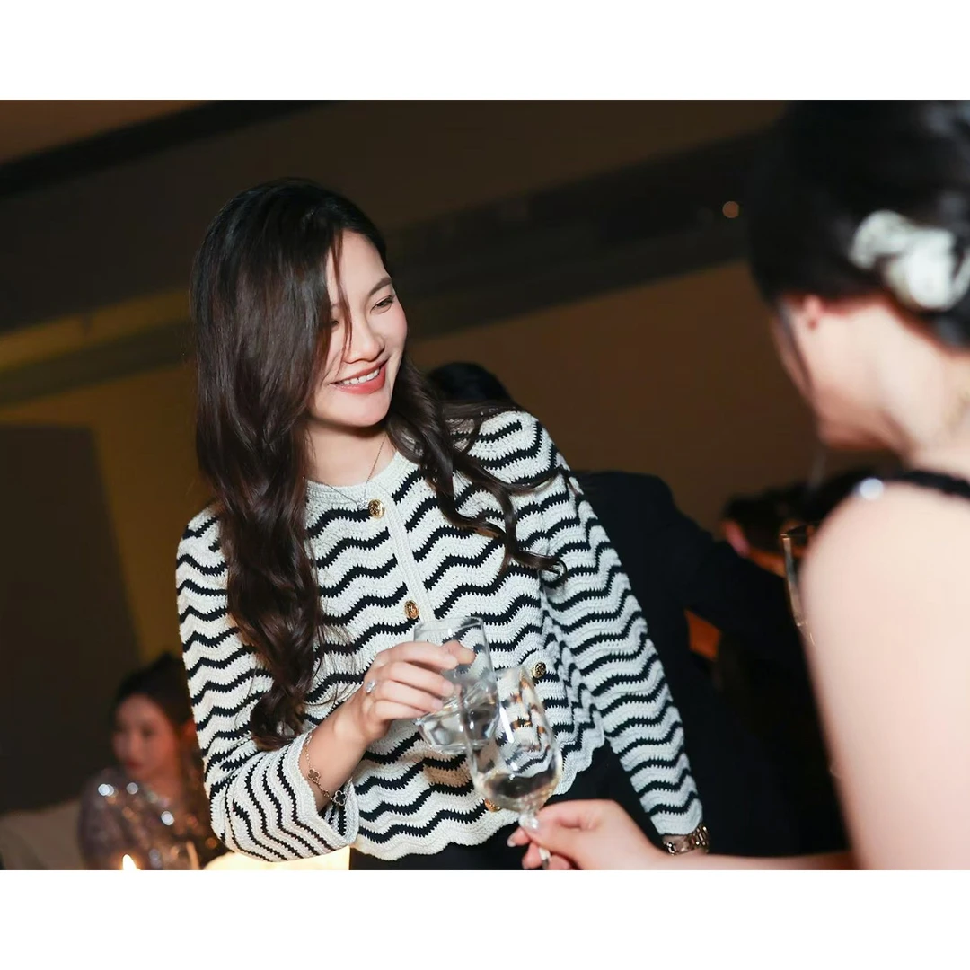 【琳媚】“针织开衫”时尚通勤撞色波浪设计圆领针织外套女