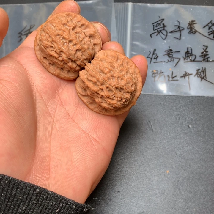 文玩核桃把件38血麒麟57