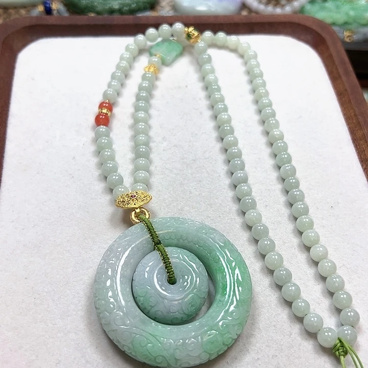 翡翠颈饰未镶嵌吊坠