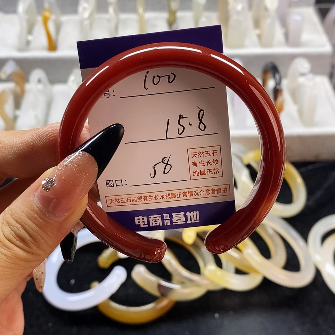 玛瑙/玉髓手镯未镶嵌100