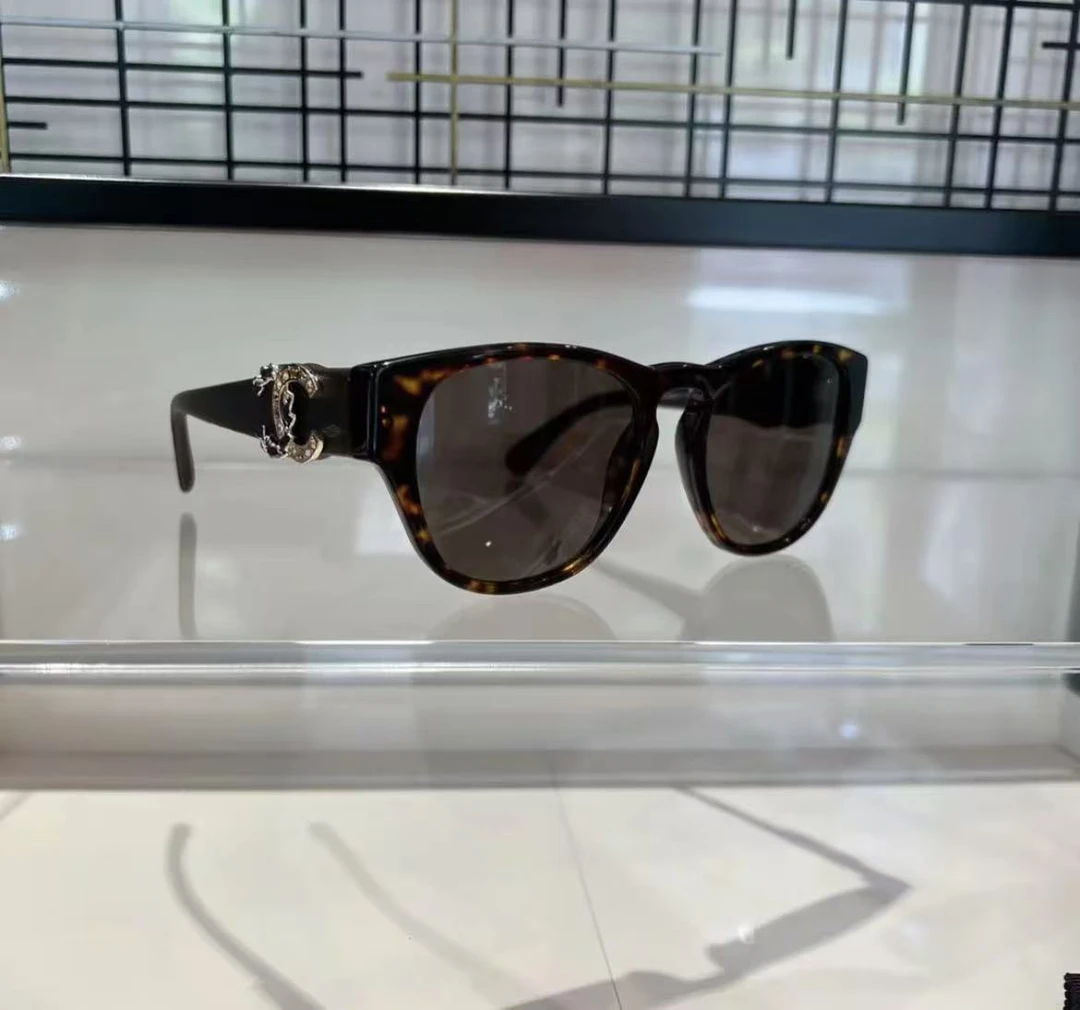 95新 Chanel/香奈儿 香奈儿大log黑色墨镜