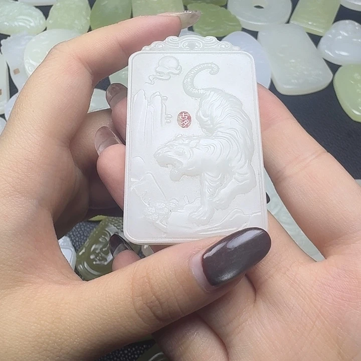 石英质玉未镶嵌颈饰