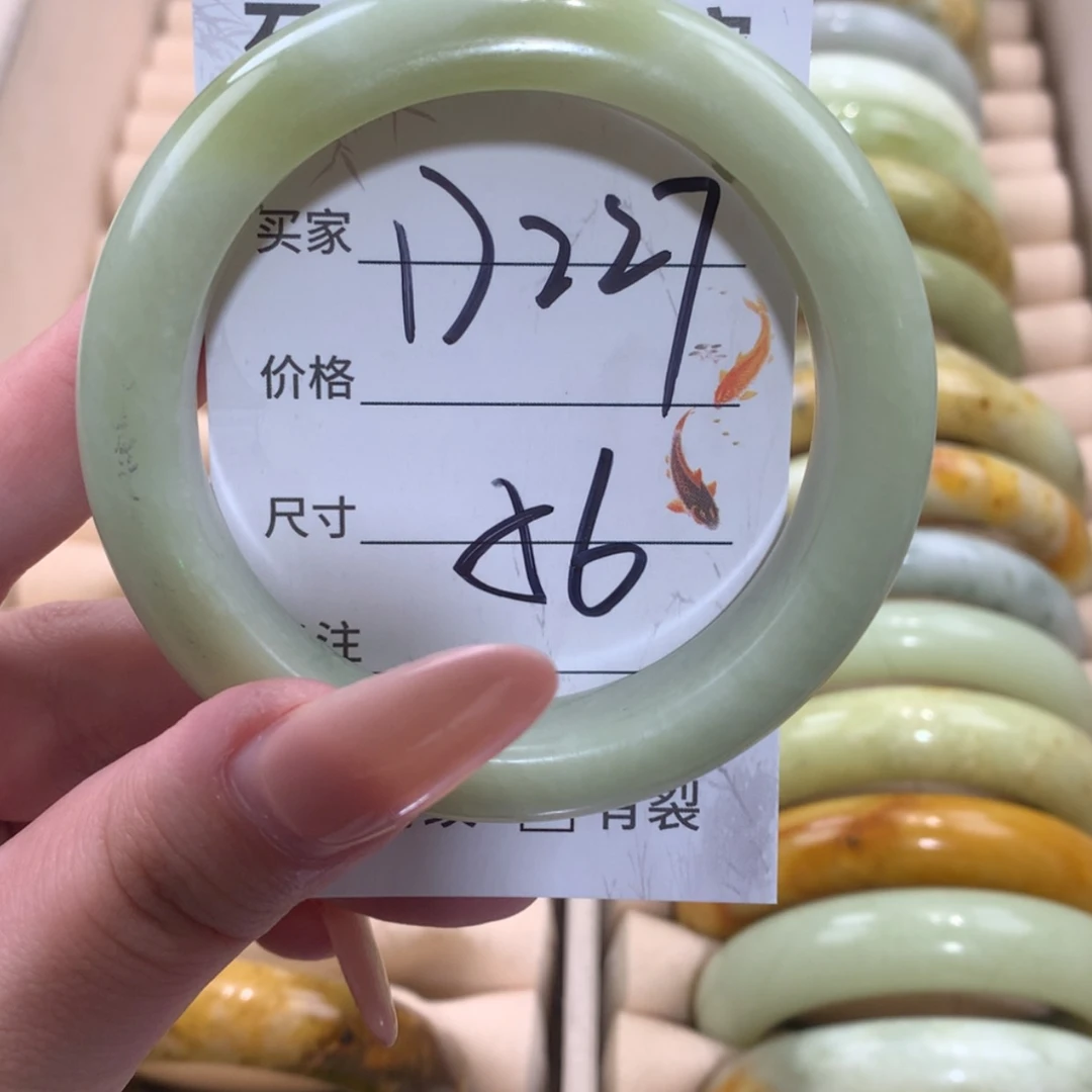 【闪购商品】未镶嵌蛇纹石玉手镯