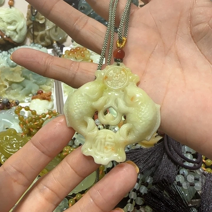 蛇纹石玉未镶嵌吊坠