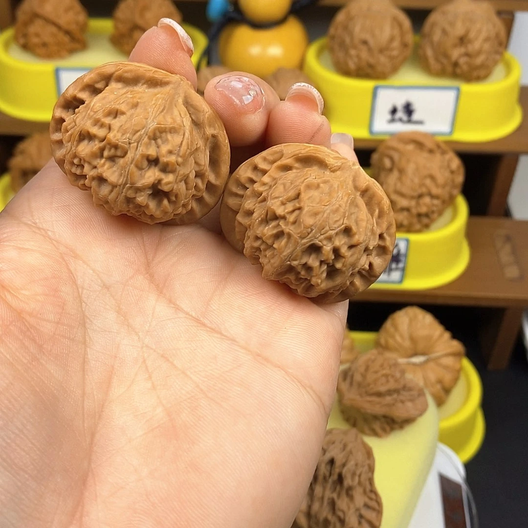 核桃宫灯 有一只有黄 文玩/木作/... 文玩把件