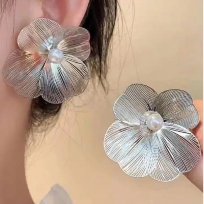 合金树脂耳饰 金属风大花朵珍珠耳环夸张两戴小众气质度假风耳饰