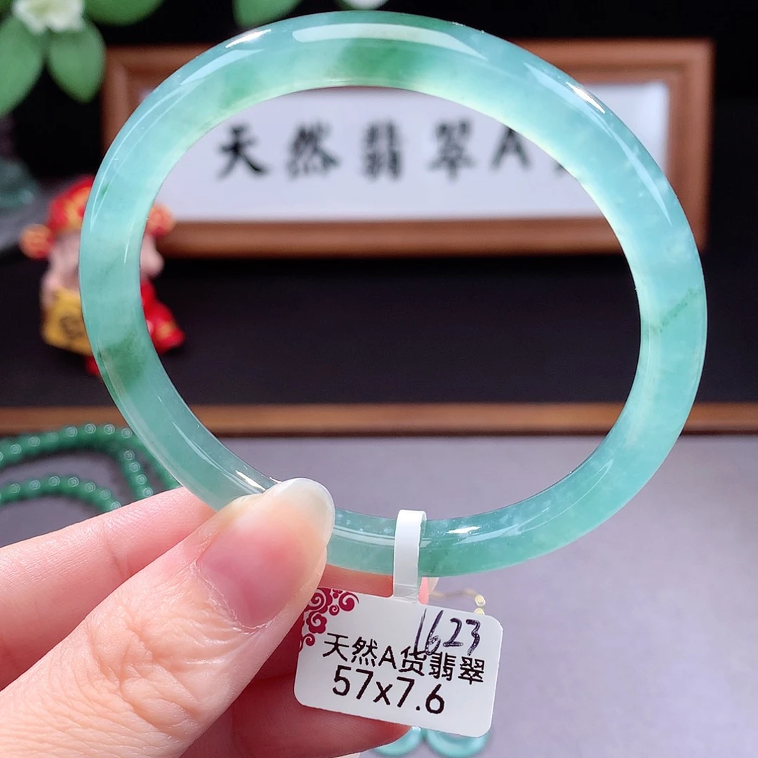 未镶嵌手镯（圆镯）翡翠