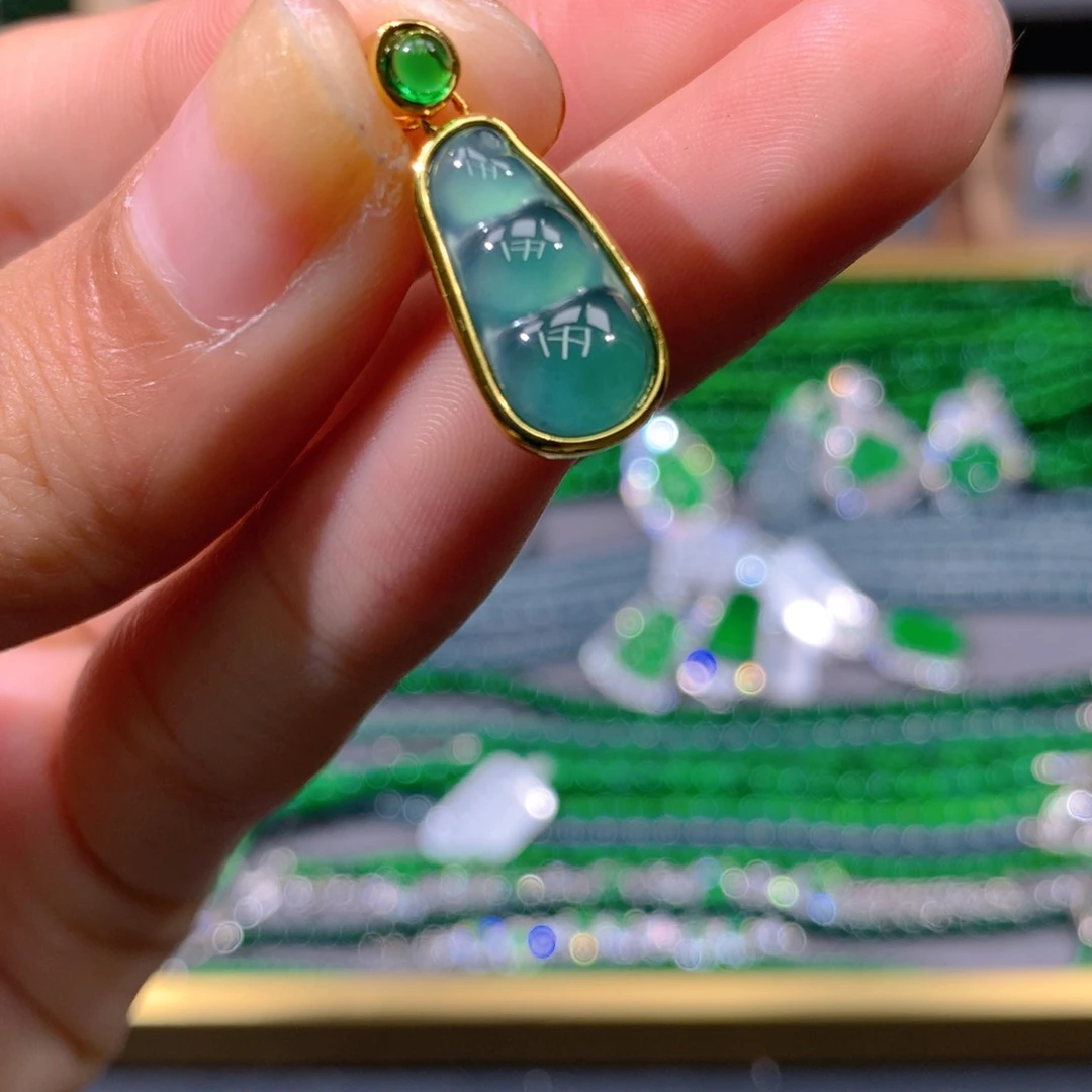 翡翠手链未镶嵌天然翡翠