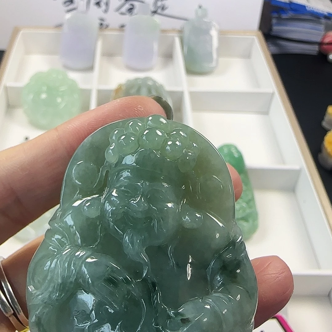 颈饰未镶嵌翡翠，，
