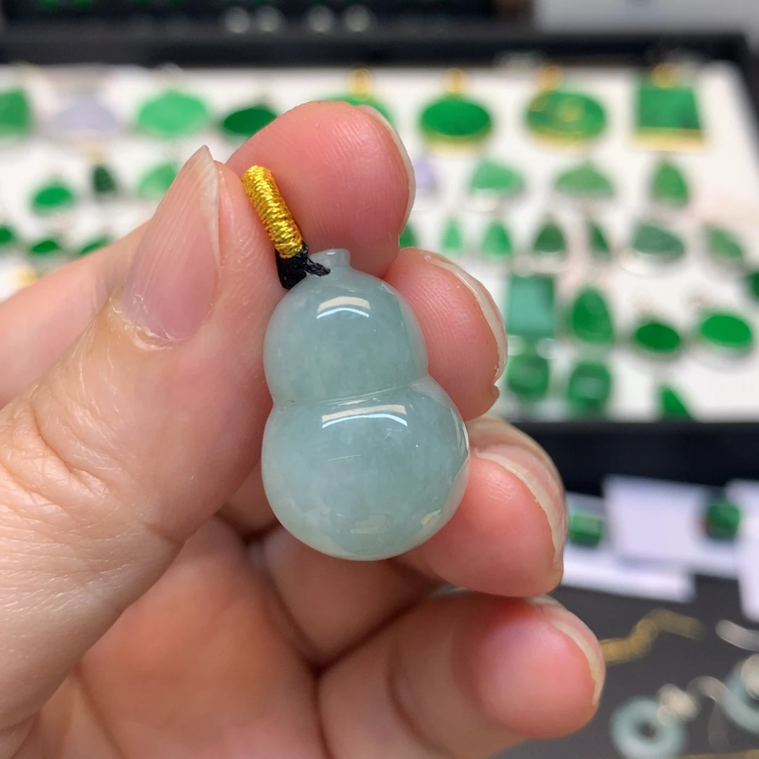 翡翠未镶嵌颈饰有纹裂