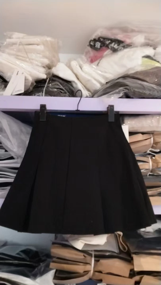 女士黑色百褶短裙