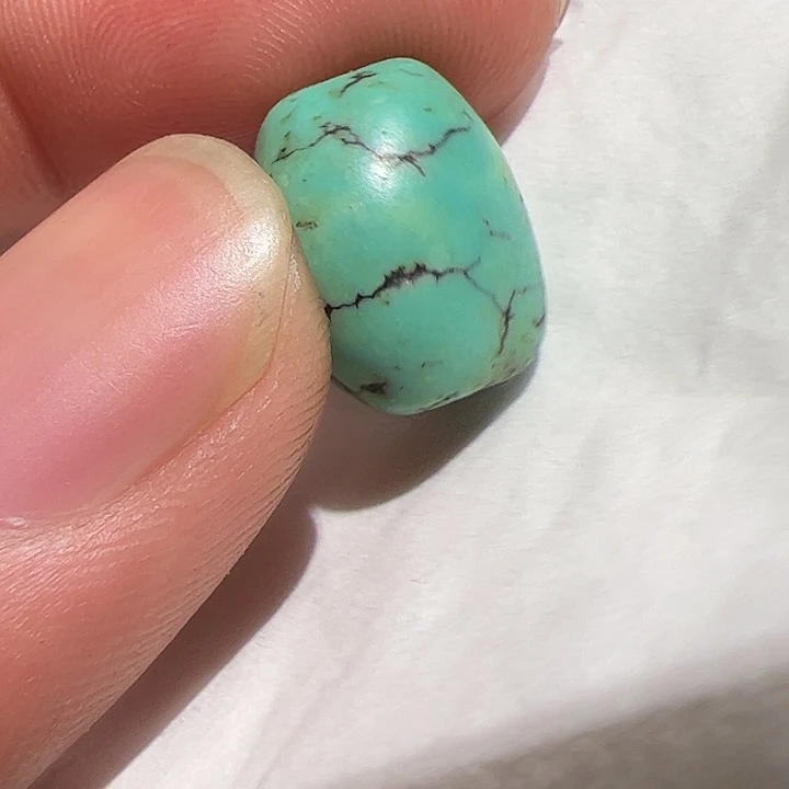 玻璃颈饰在这里的