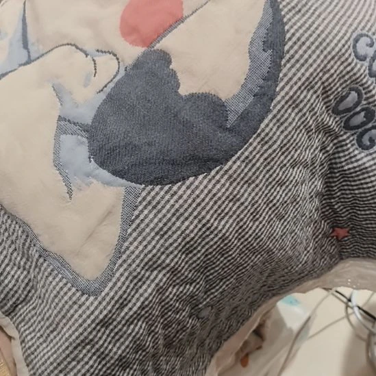 棉纱布蓝底白色小狗枕巾