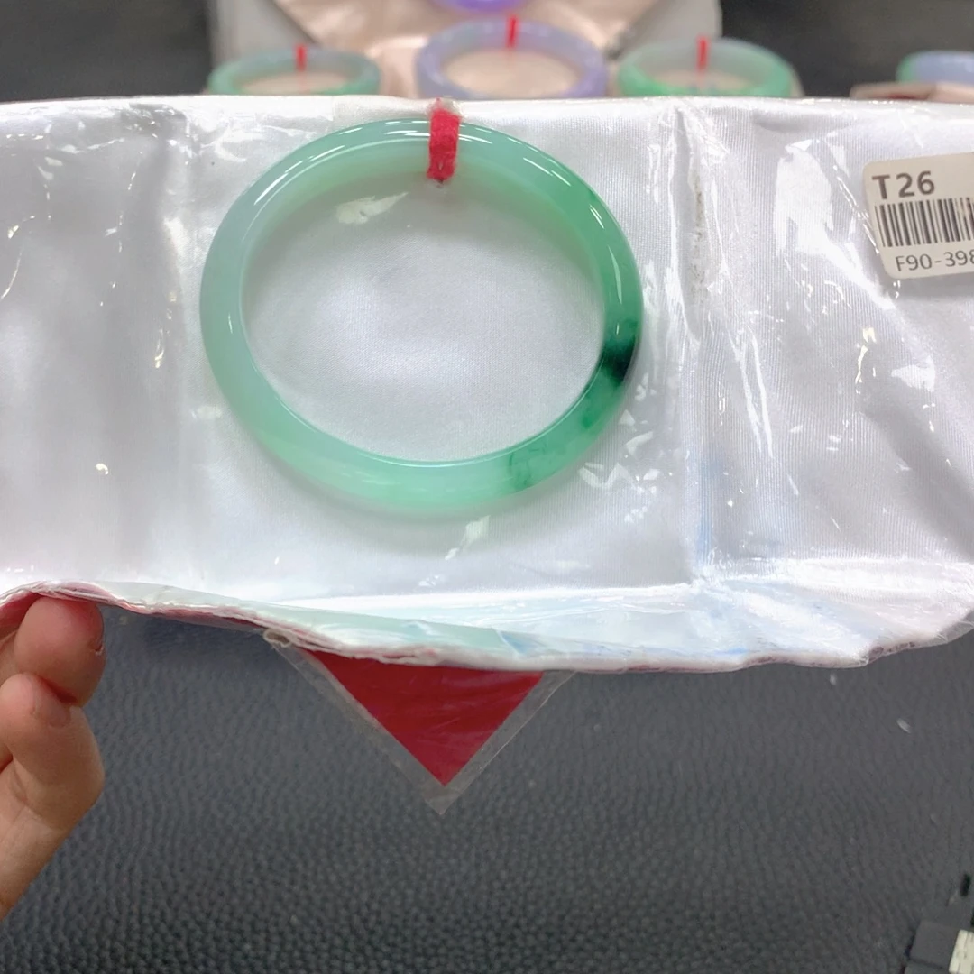 翡翠未镶嵌手镯贵妃