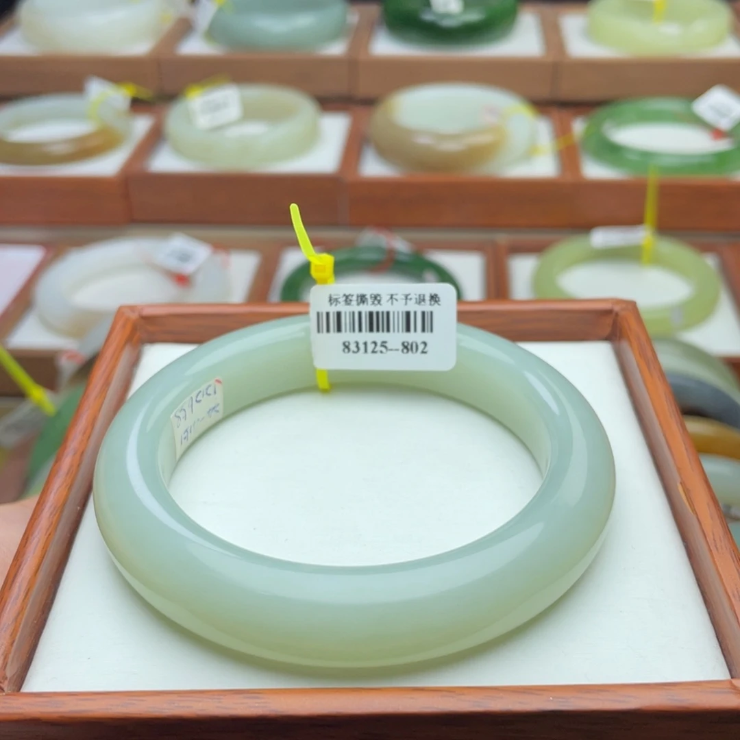 【闪购商品】和田玉手镯未镶嵌58