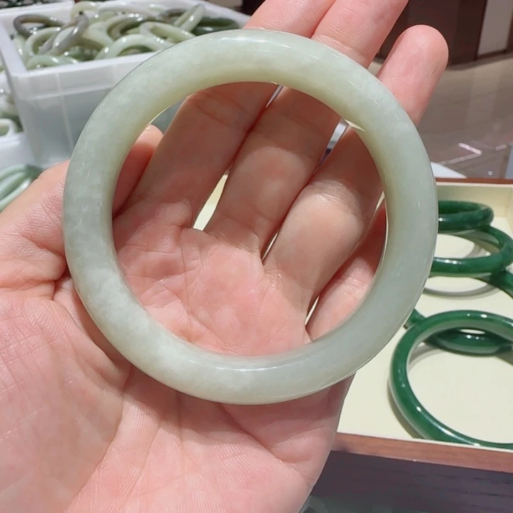 未镶嵌手镯和田玉95