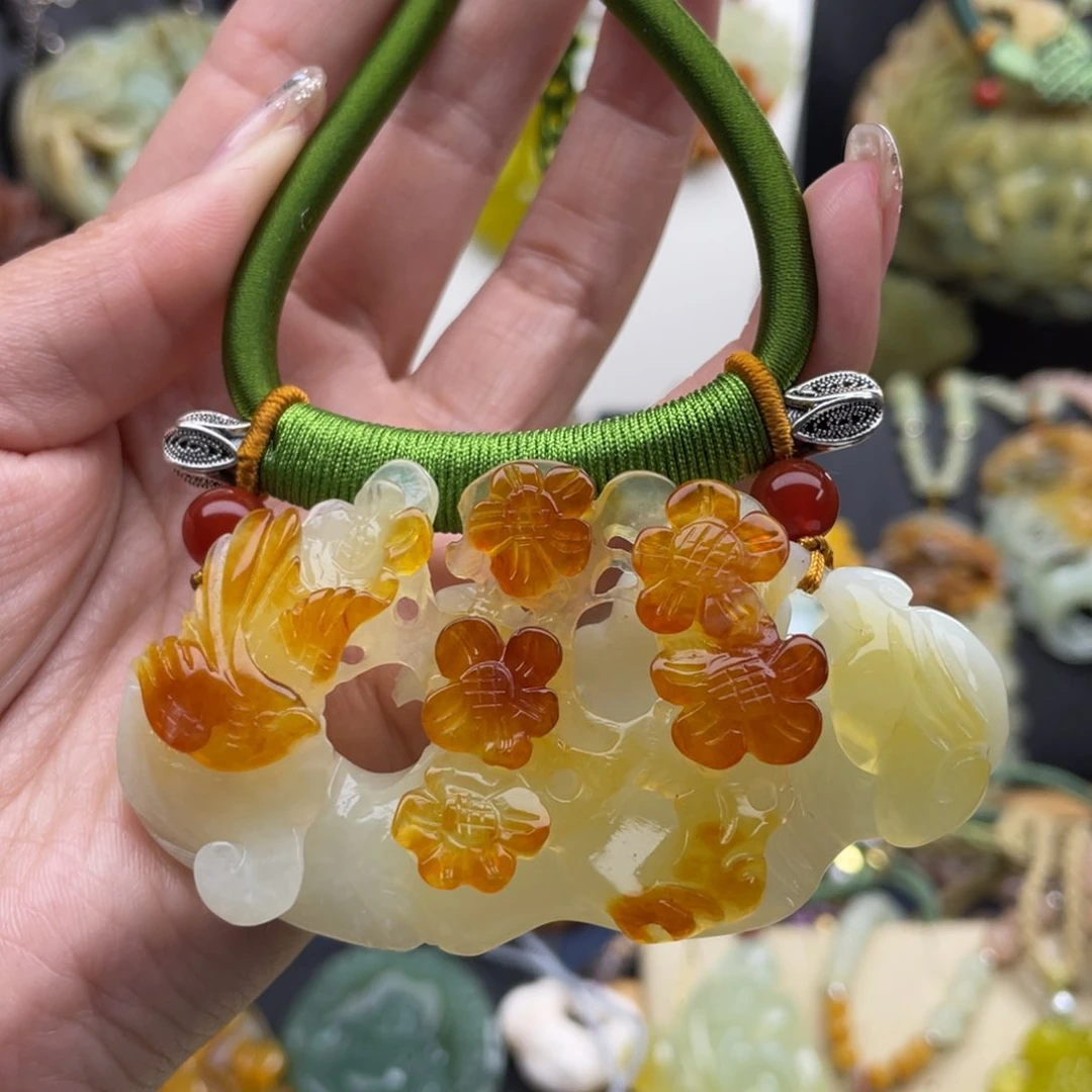 蛇纹石玉未镶嵌颈饰