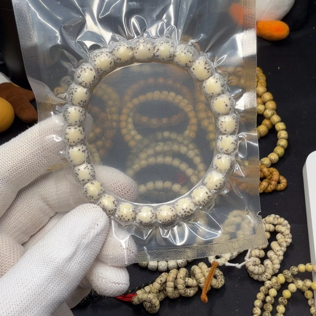 艾***.吊坠星月菩提卡9石玉河豚