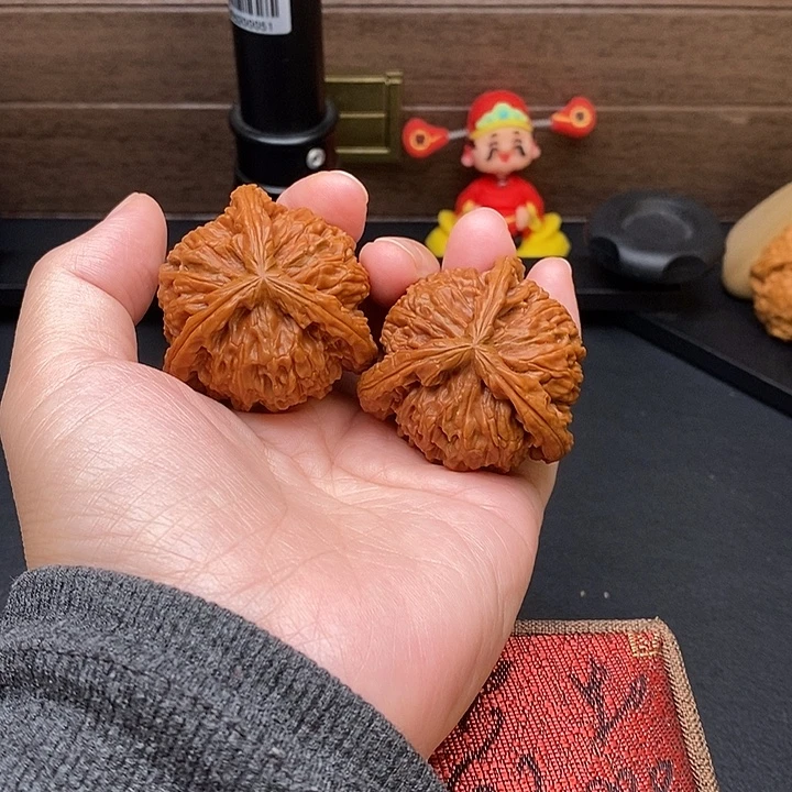 亮***子把件文玩核桃白奔