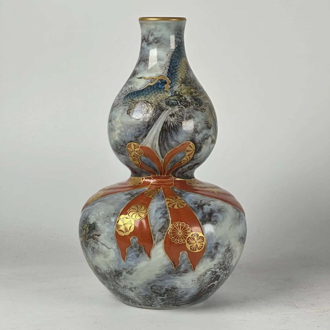 龙纹祥云赏瓶收藏鉴赏