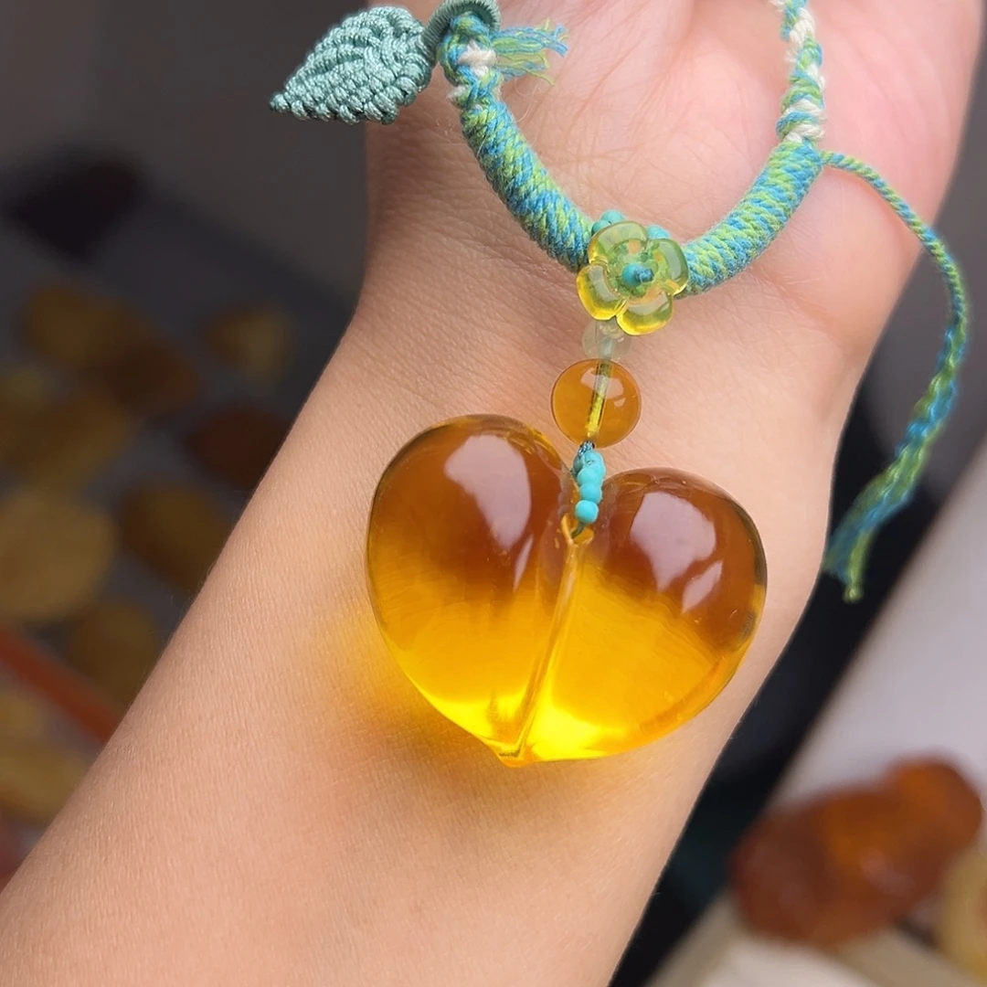 蜜蜡未镶嵌颈饰净水爱心屁桃