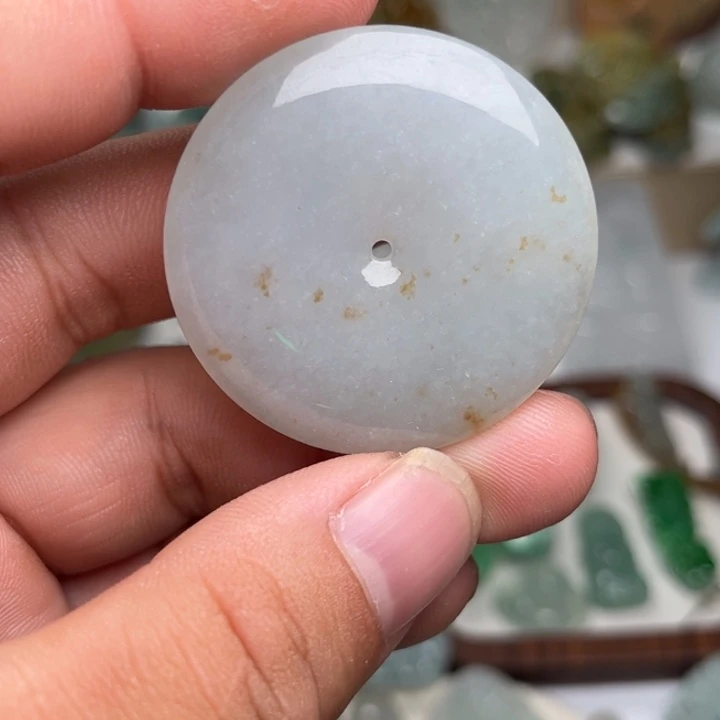 翡翠未镶嵌颈饰洒金平安扣