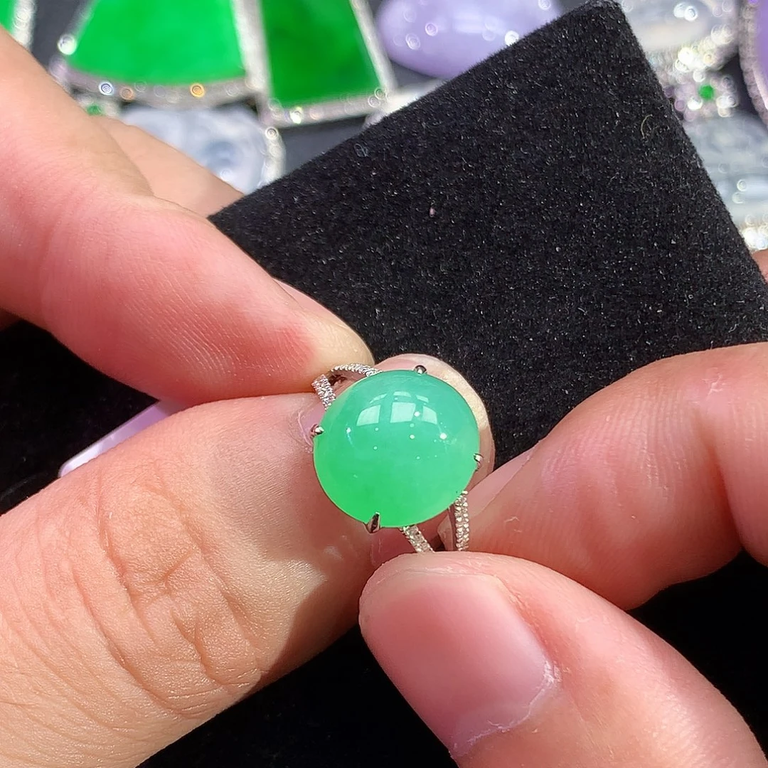 翡翠18K金镶嵌戒指