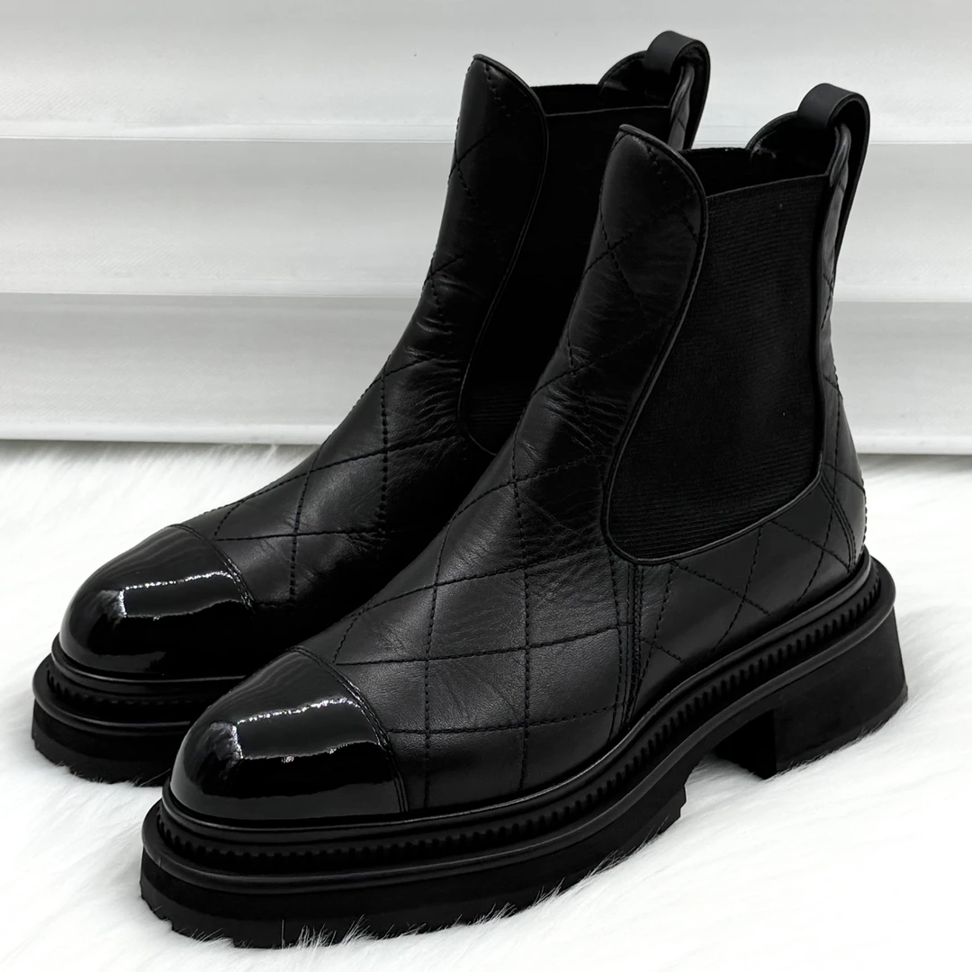 99新 Chanel/香奈儿 字母钉珠切尔西短靴 35.5码 公价1.2w zy064