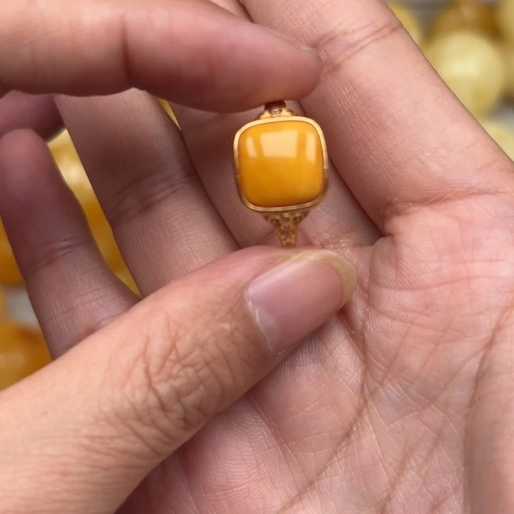 蜜蜡未镶嵌颈饰蜜蜡
