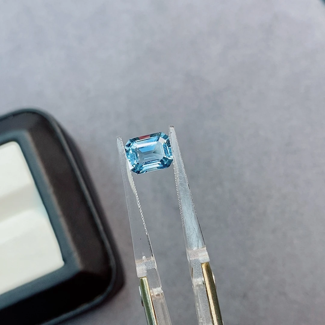 海蓝宝石笔搁未镶嵌1.685ct 圣玛利亚