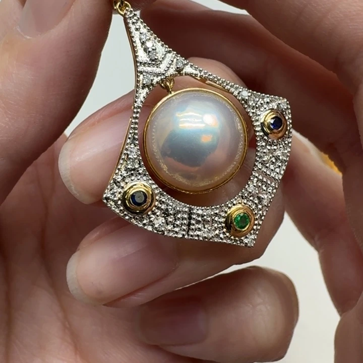 颈饰18K金镶嵌拼合珍珠（马贝珠）