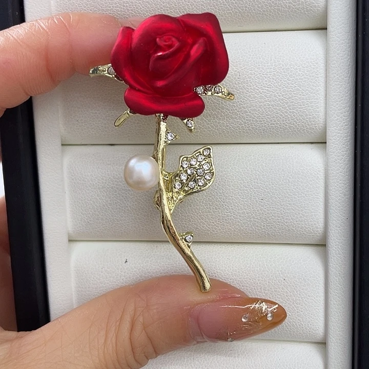 未镶嵌胸饰淡水珍珠