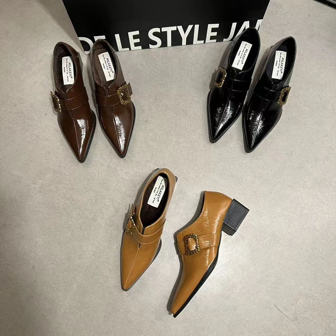 2025年冬季新款爆款气质百搭轻奢时尚日常中跟粗跟女鞋尖头乐福鞋