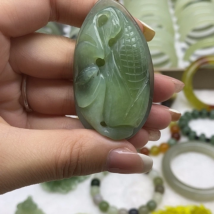 蛇纹石玉未镶嵌颈饰