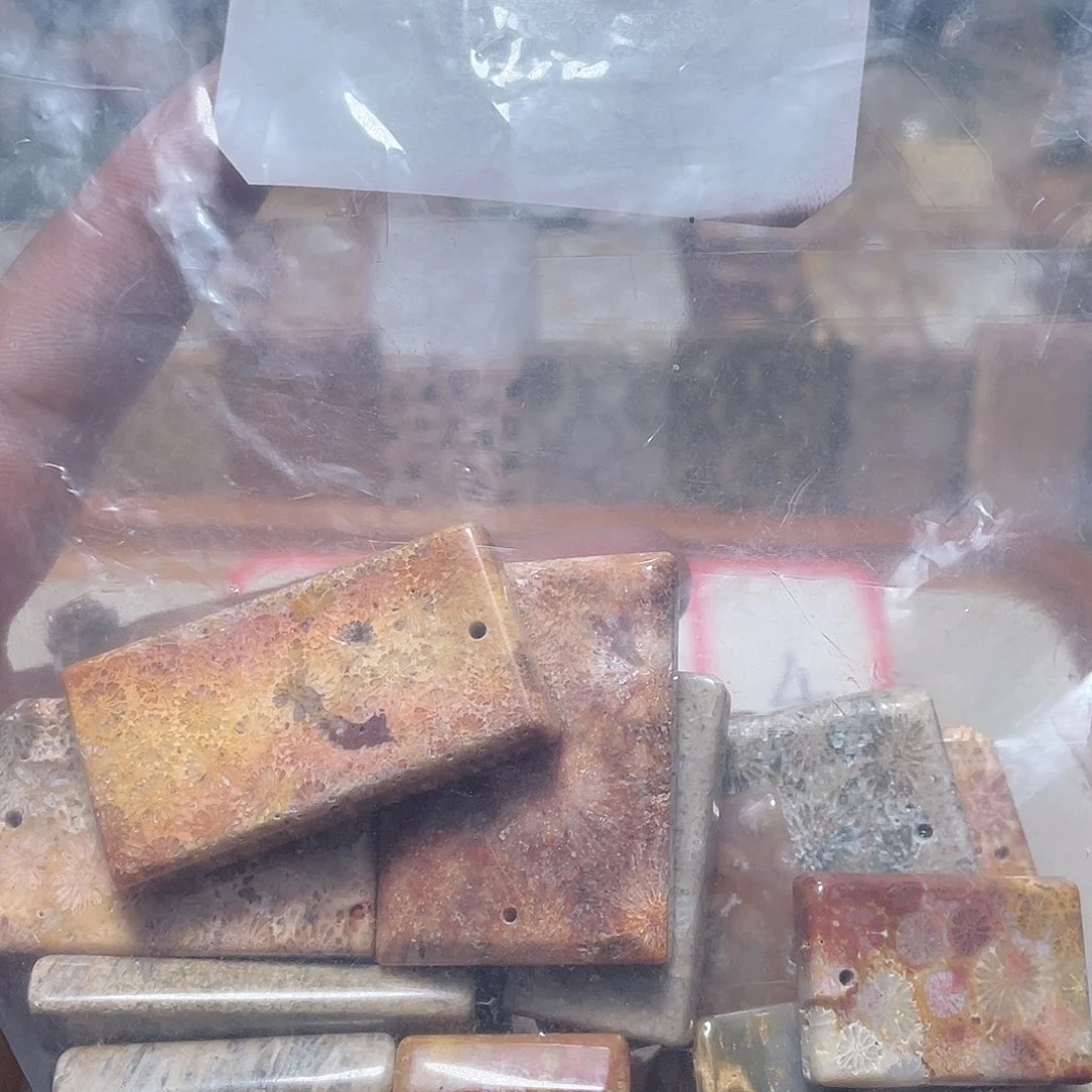 茉***雨玛瑙/玉髓颈饰合金