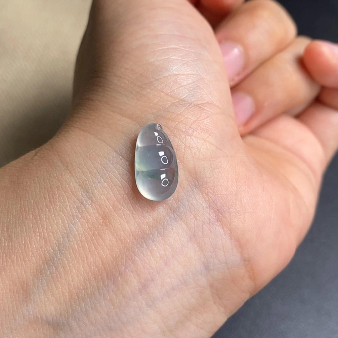 翡翠未镶嵌颈饰豆子