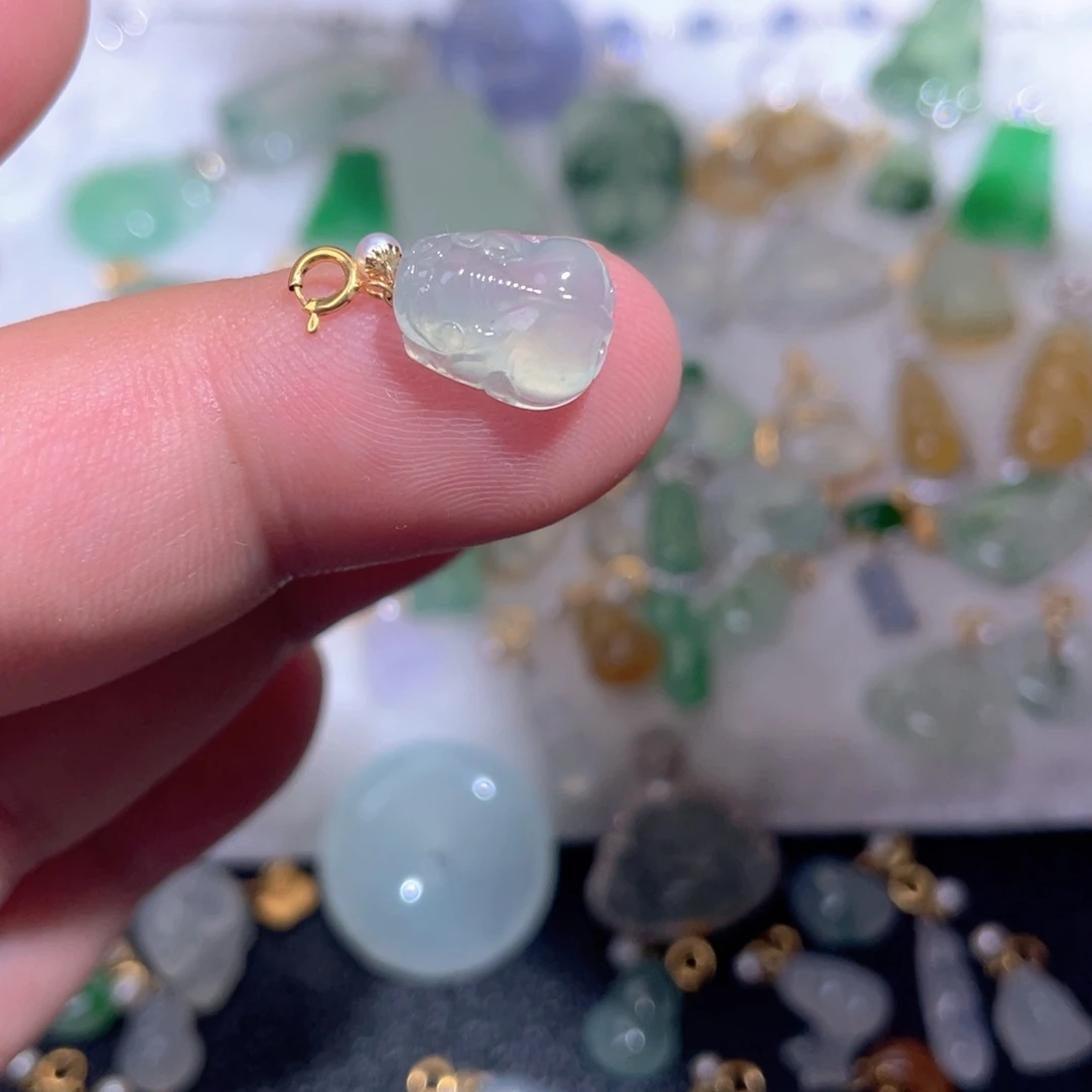 翡翠18K金镶嵌颈饰