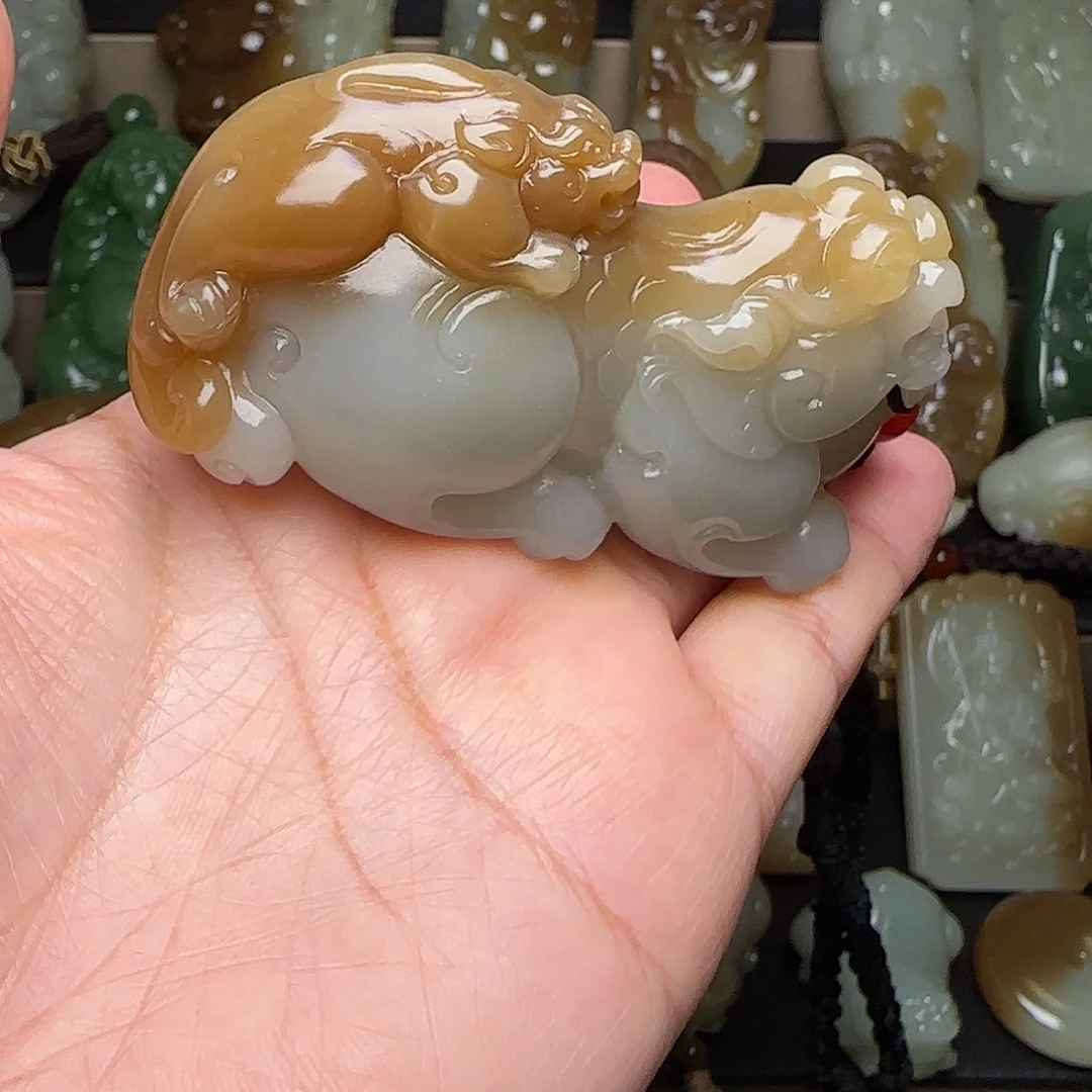 只***往颈饰未镶嵌和田玉