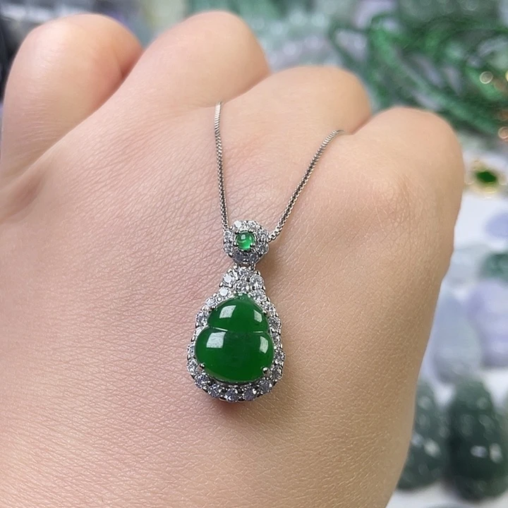 梦***落翡翠未镶嵌颈饰葫芦