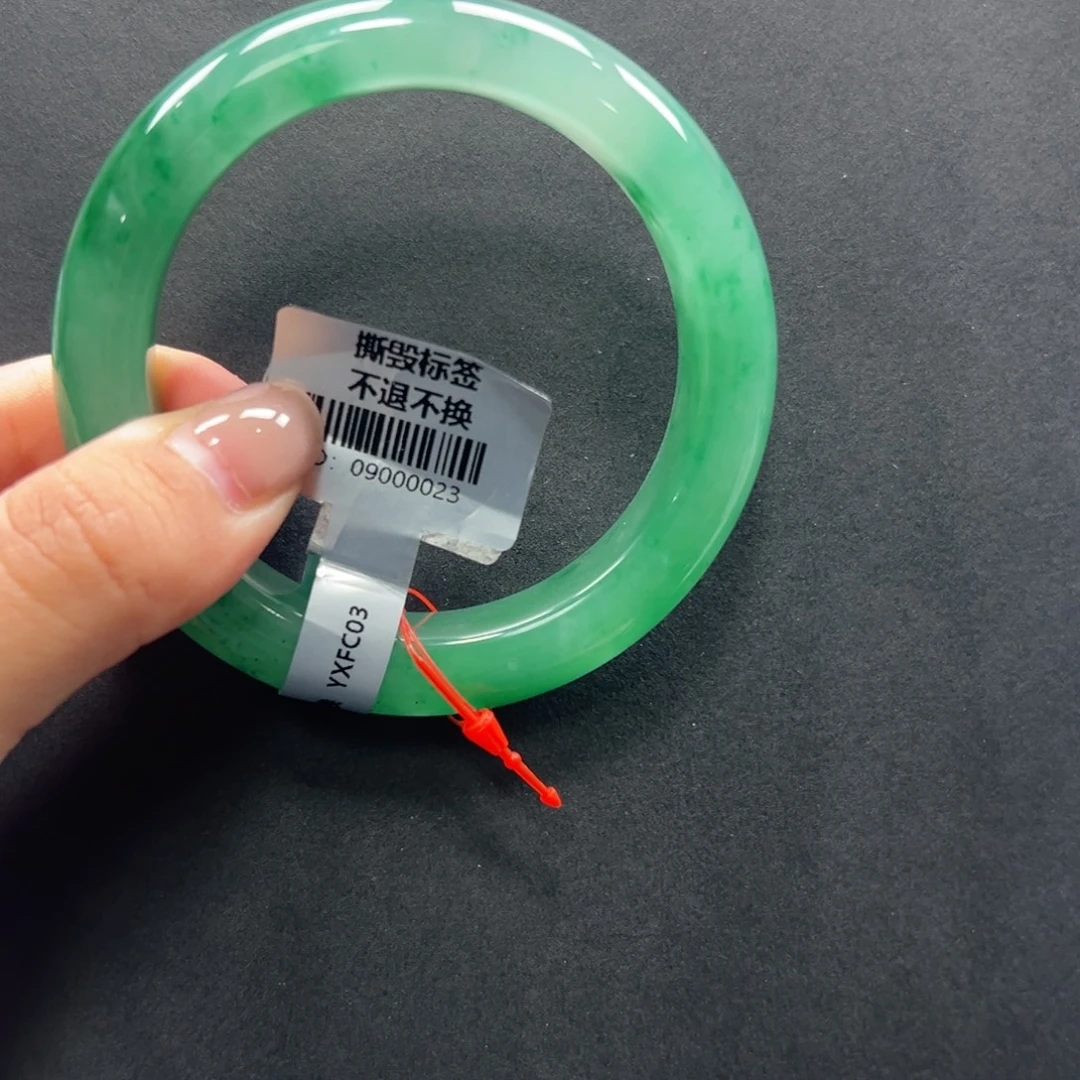 石英质玉未镶嵌手镯+周周58.4