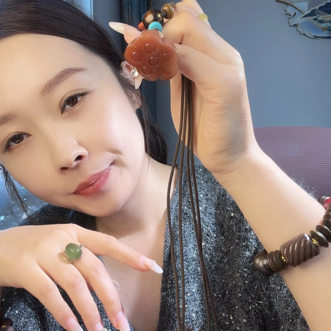 咖***豆蛇纹石玉未镶嵌颈饰