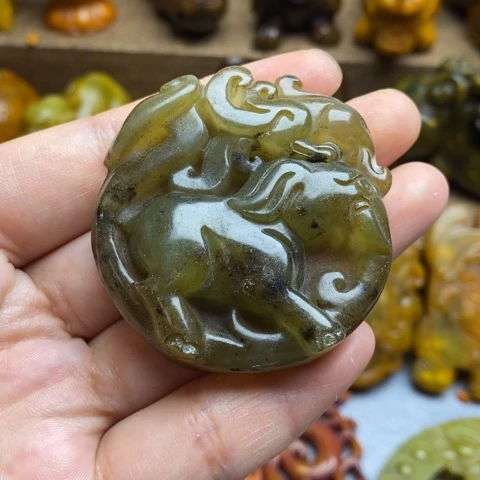 未镶嵌蛇纹石玉颈饰91